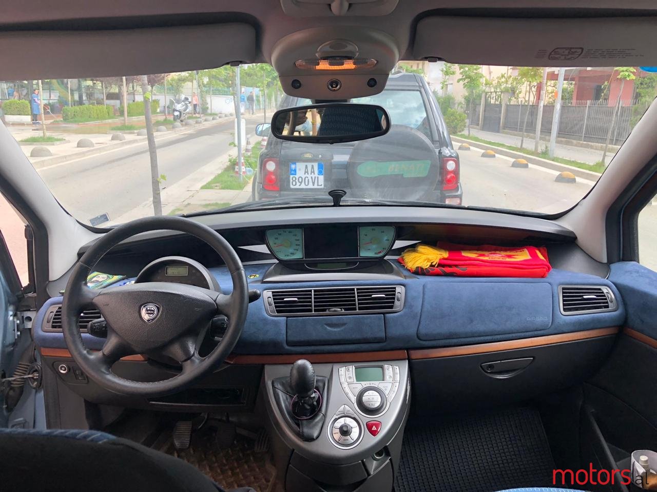 2004' Lancia Phedra photo #3