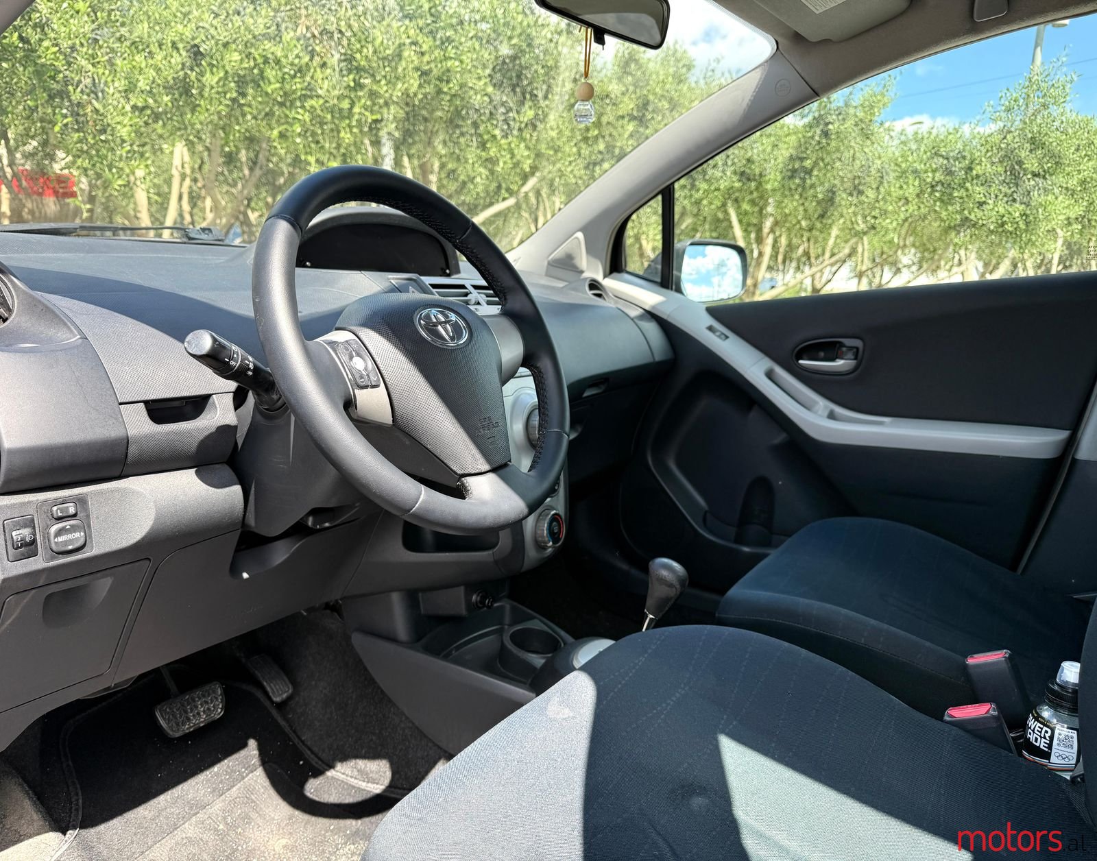 2009' Toyota Yaris photo #2