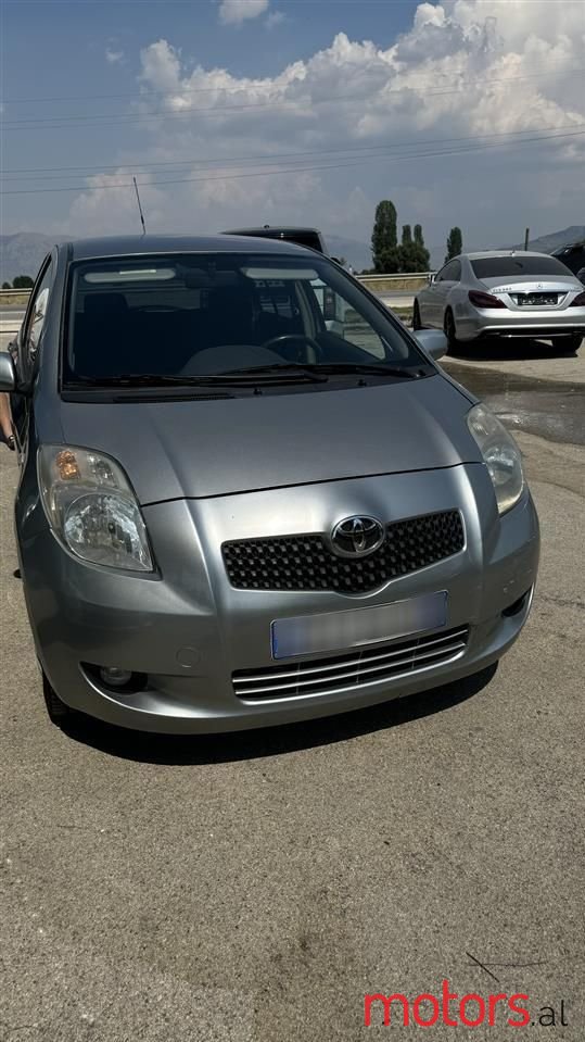 2008' Toyota Yaris photo #1