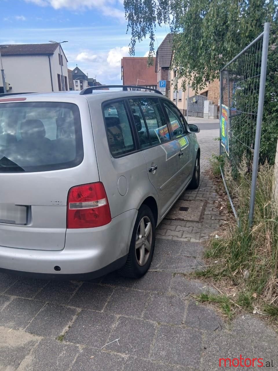 2005' Volkswagen Touran photo #2