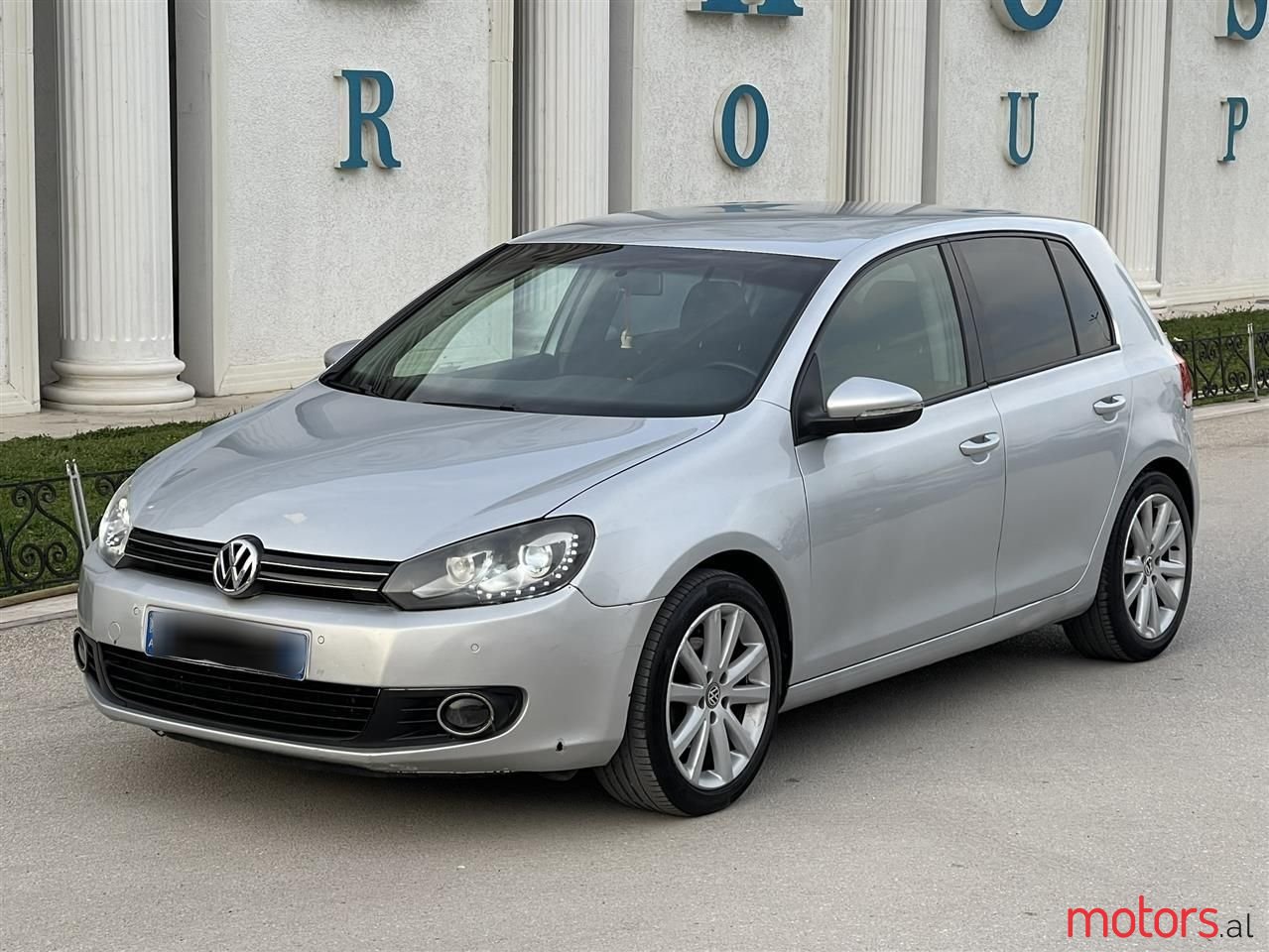 2010' Volkswagen Golf photo #1