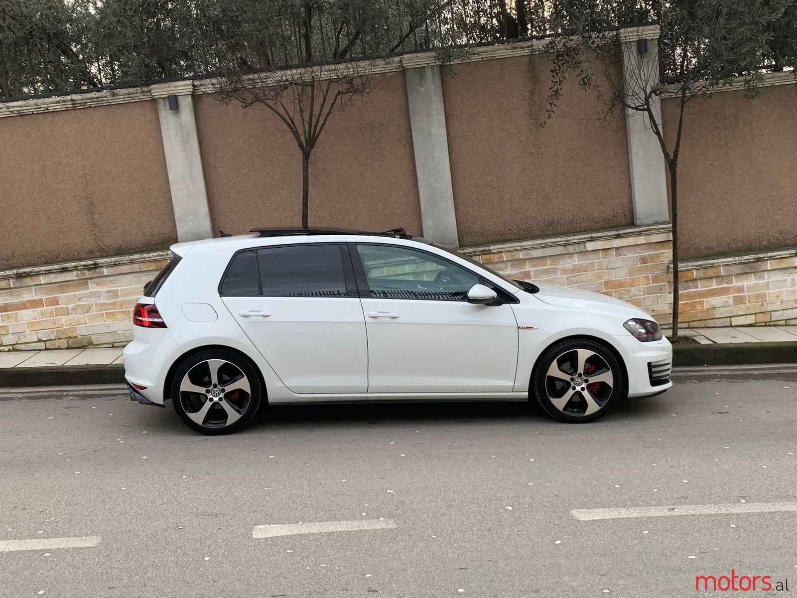 2014' Volkswagen Golf photo #5