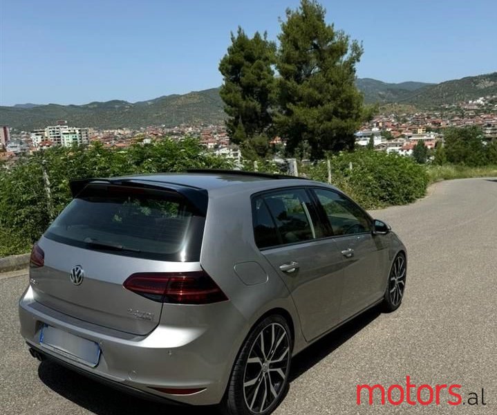 2014' Volkswagen Golf photo #2