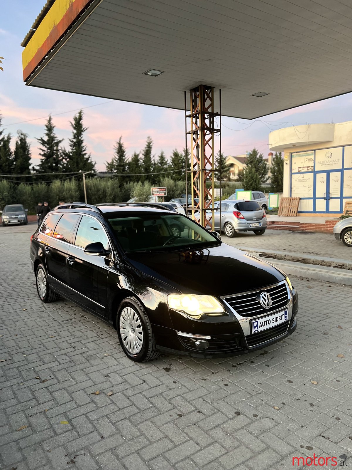 2010' Volkswagen Passat photo #4