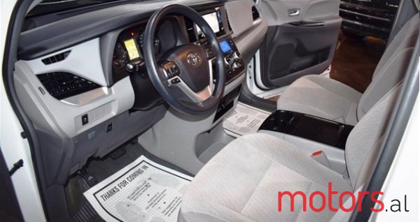 2017' Toyota Sienna 2017 Toyota Sienna photo #4