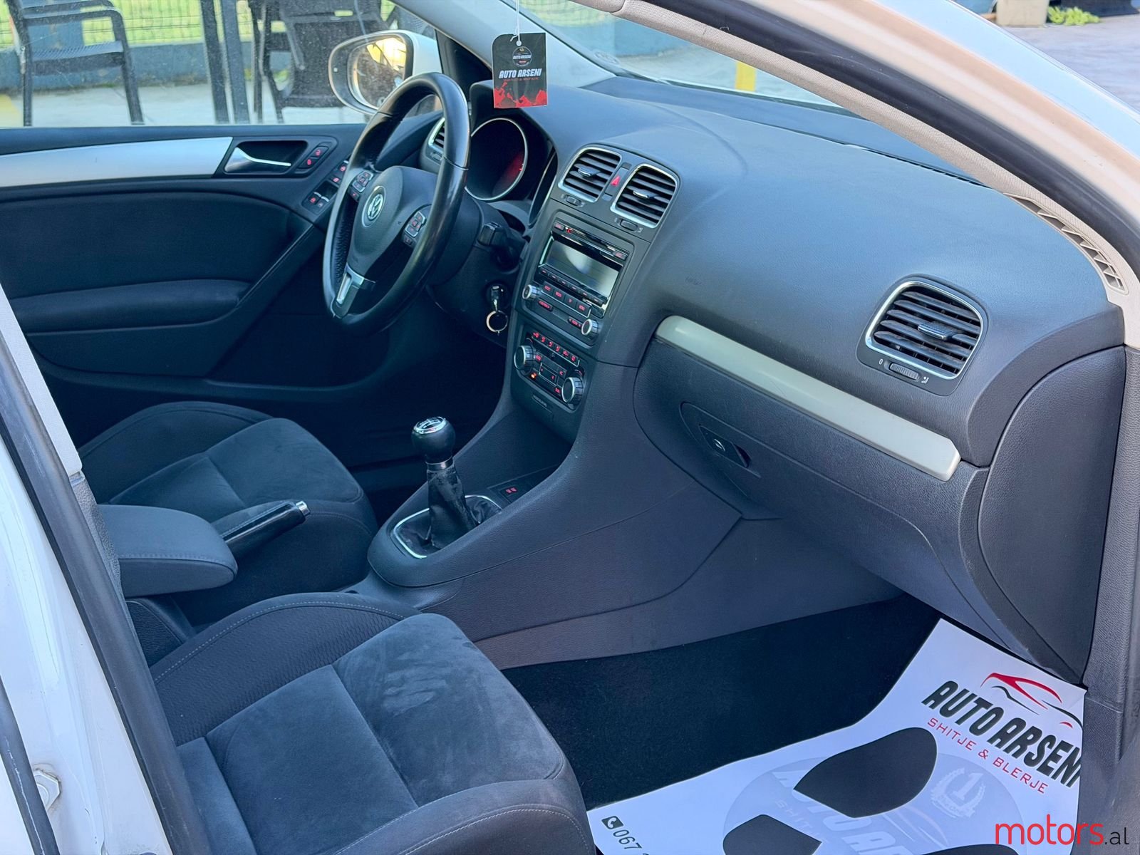 2009' Volkswagen Golf photo #6