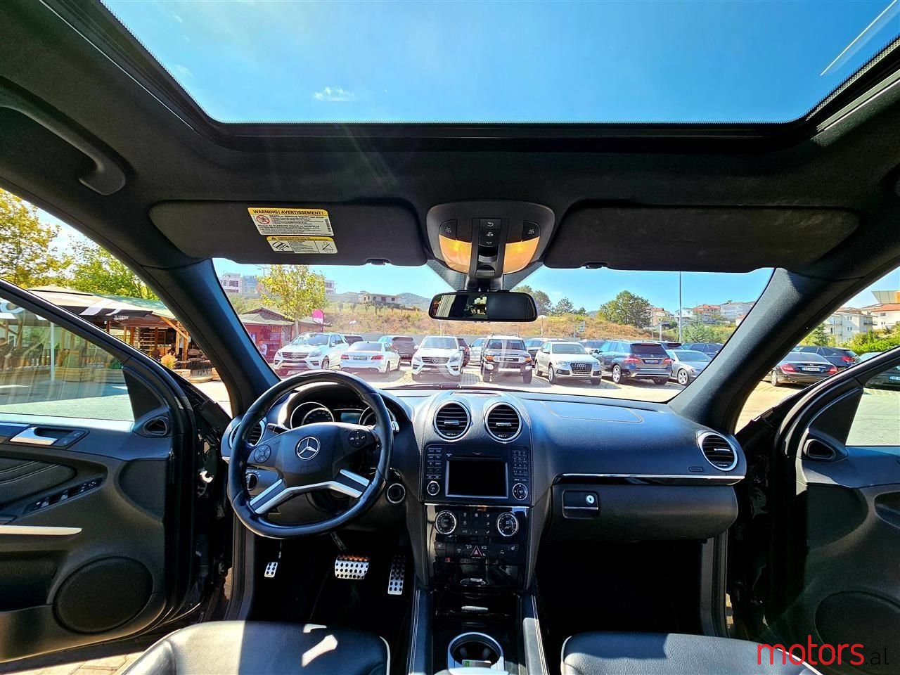 2011' Mercedes-Benz 350 photo #4