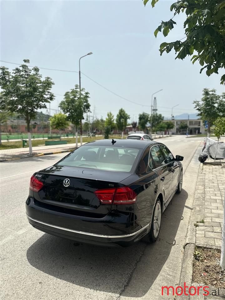 2013' Volkswagen Passat photo #5