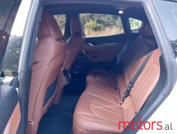 2018' Maserati Levante photo #4