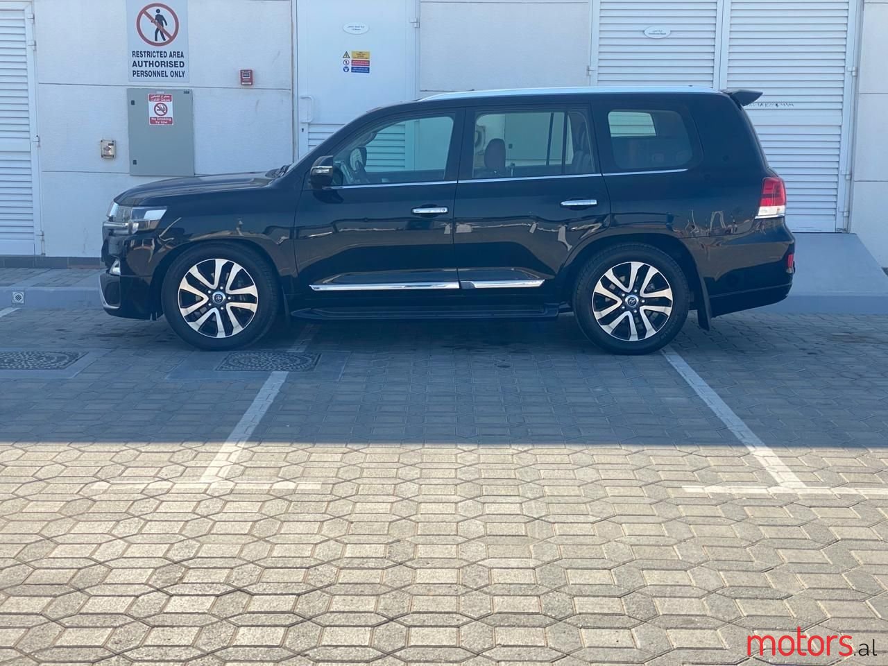 2018' Toyota Land Crusier photo #3