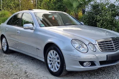 2007' Mercedes-Benz E 200