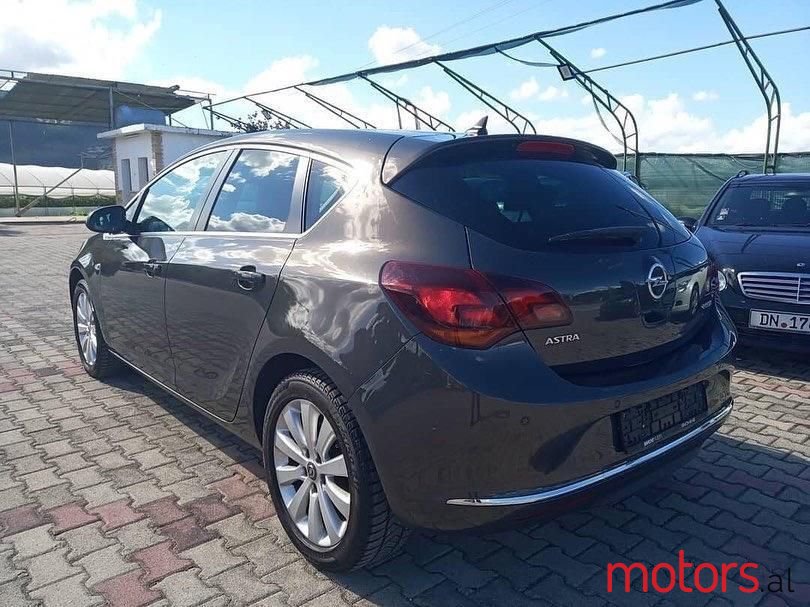 2015' Opel Astra photo #4