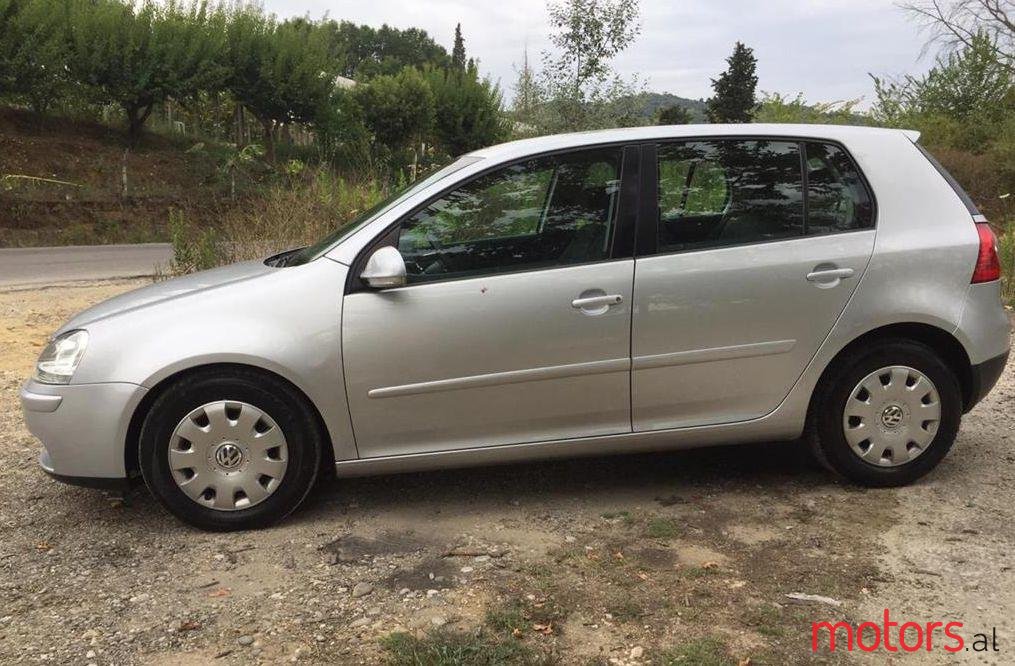 2004' Volkswagen Golf photo #1