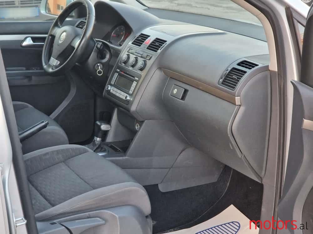 2007' Volkswagen Touran photo #3