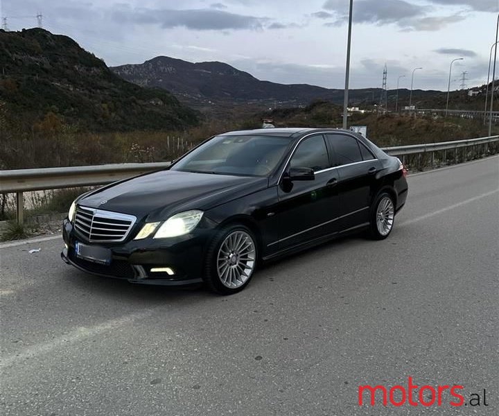 2011' Mercedes-Benz E 220 photo #1