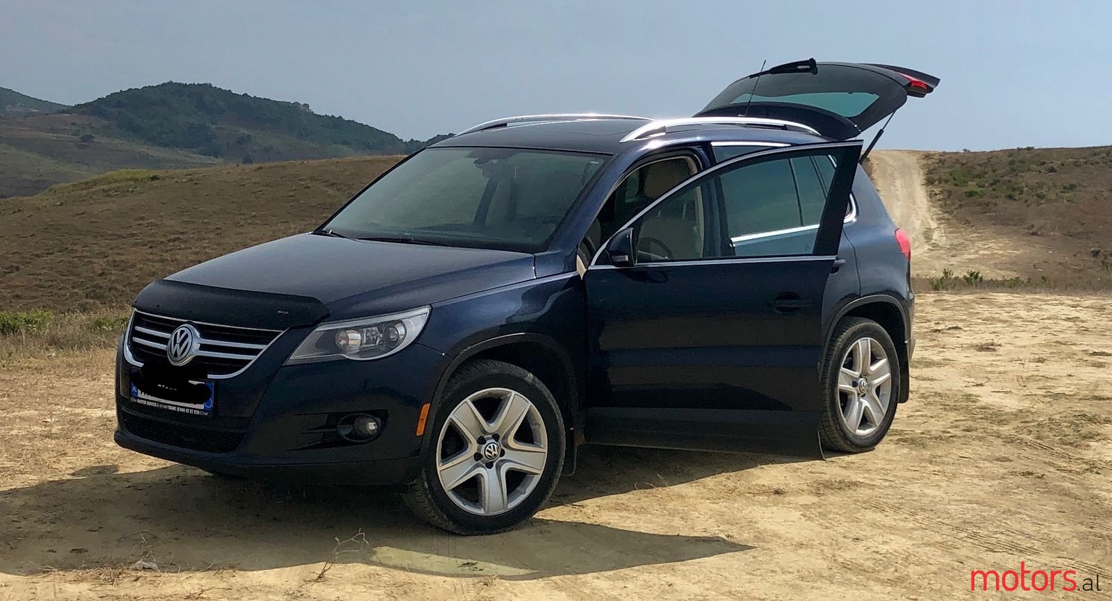 2010' Volkswagen Tiguan 4 Wheel Drive photo #1