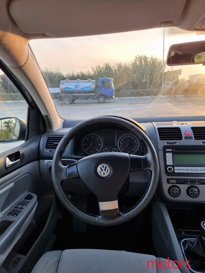 2008' Volkswagen Golf photo #2