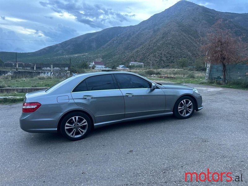 2013' Mercedes-Benz E 220 photo #6