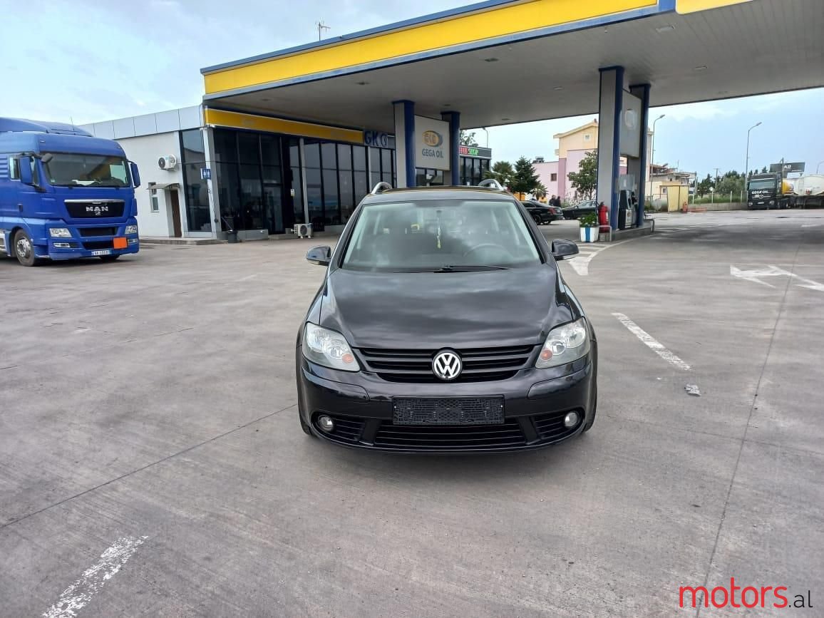 2008' Volkswagen Golf photo #1