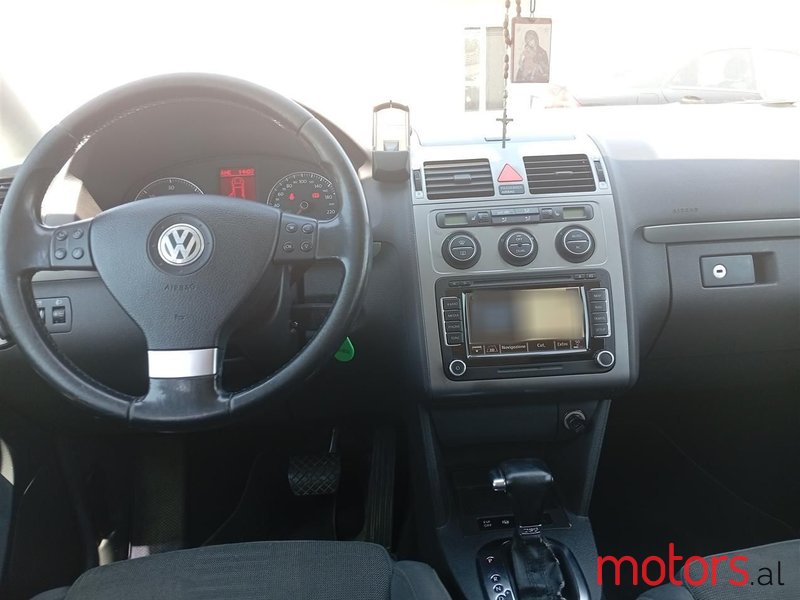 2008' Volkswagen Touran photo #1