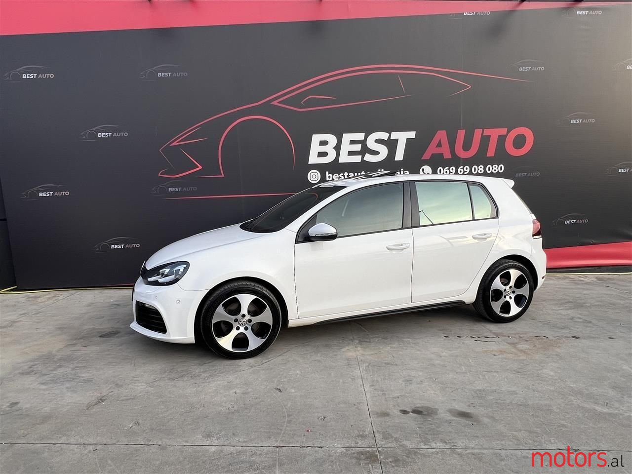 2011' Volkswagen Golf photo #1