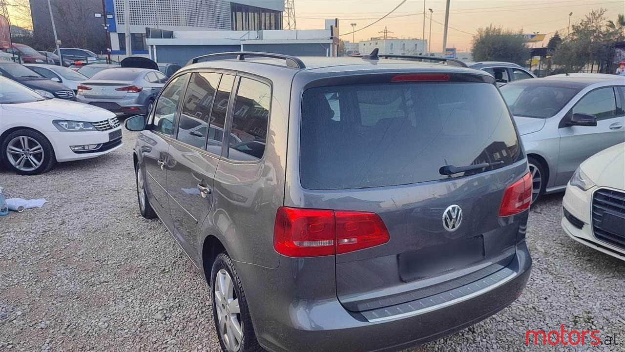 2012' Volkswagen Touran photo #3