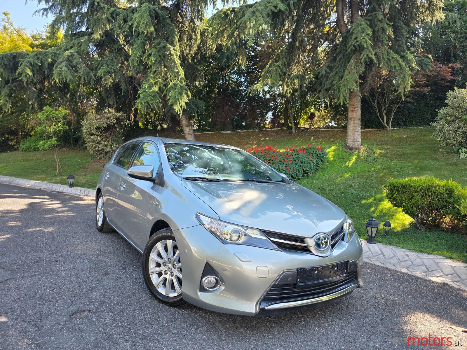 2013' Toyota Auris photo #1