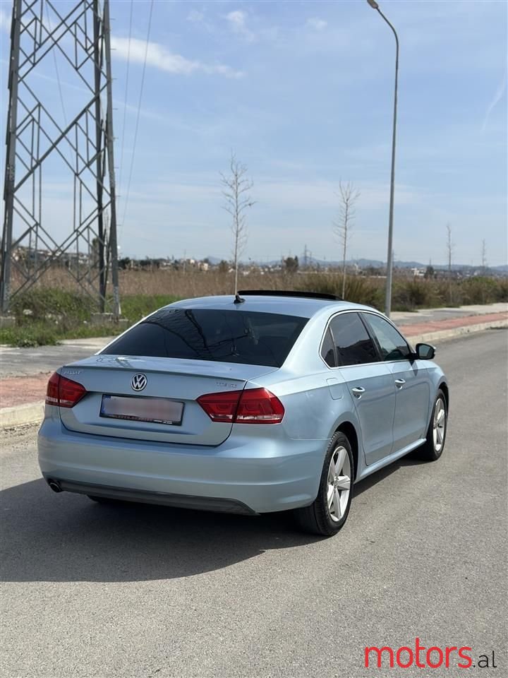 2013' Volkswagen Passat photo #4