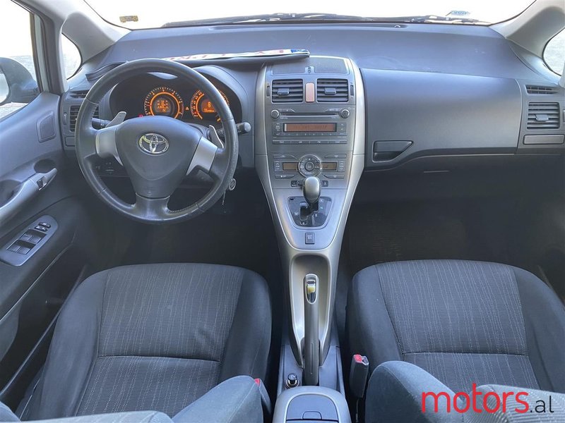 2007' Toyota Auris photo #6
