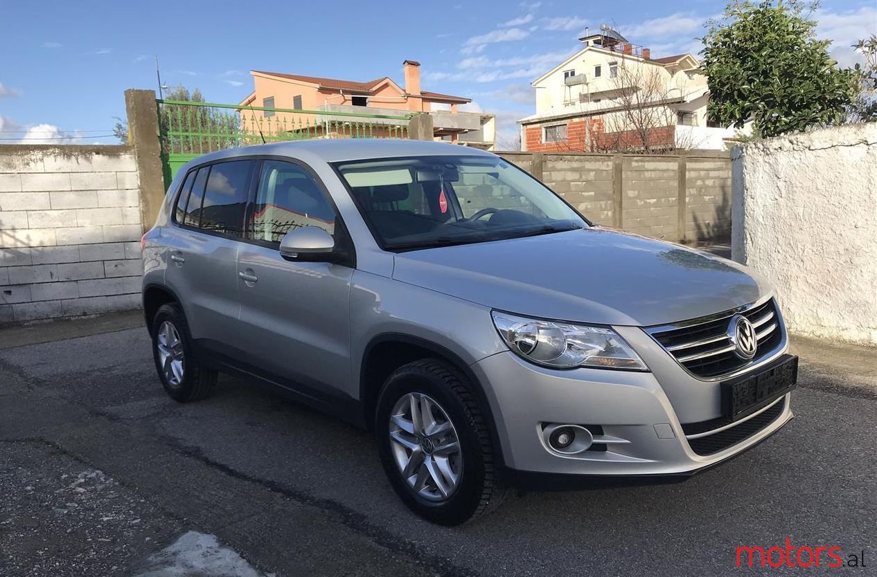 2009' Volkswagen Tiguan photo #1