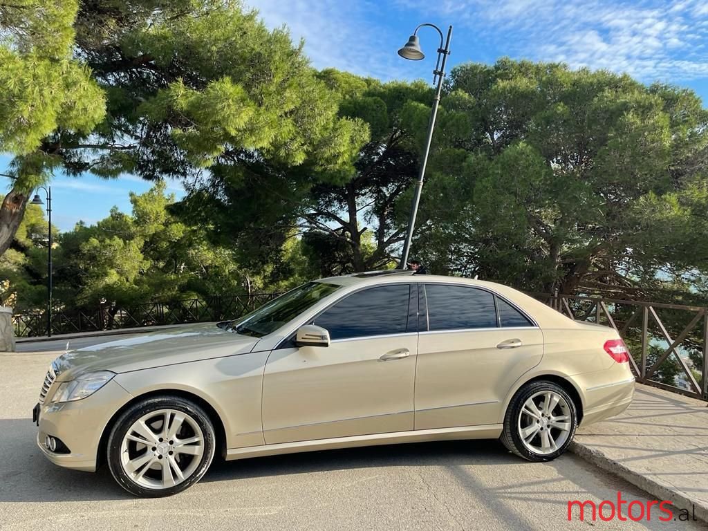 2011' Mercedes-Benz E 350 photo #3