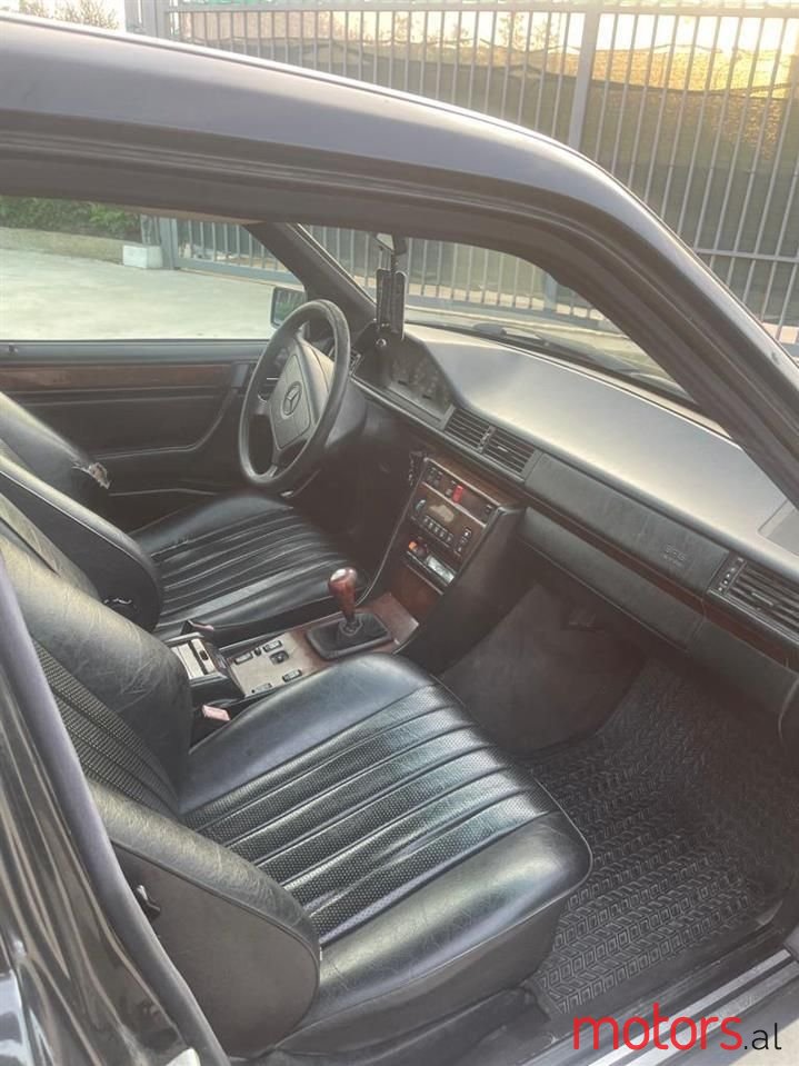 1994' Mercedes-Benz E 250 photo #2