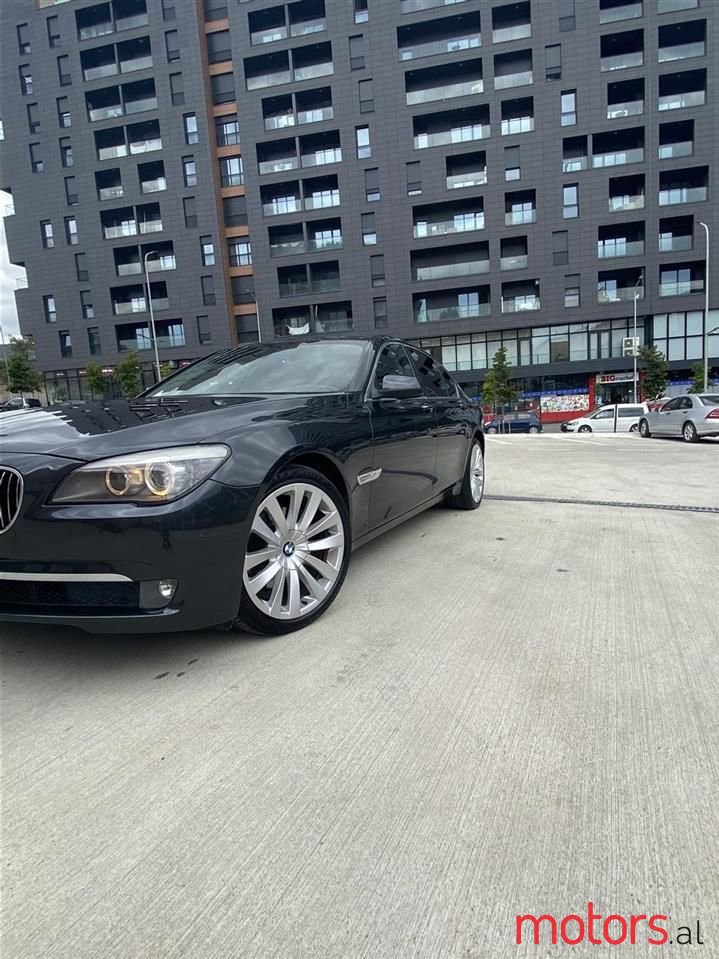 2010' BMW 730 photo #2