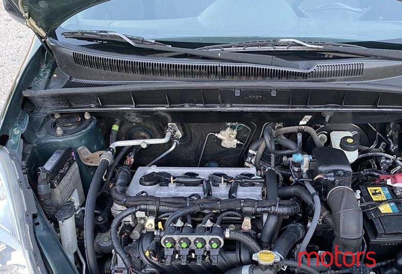 2004' Toyota Yaris photo #2