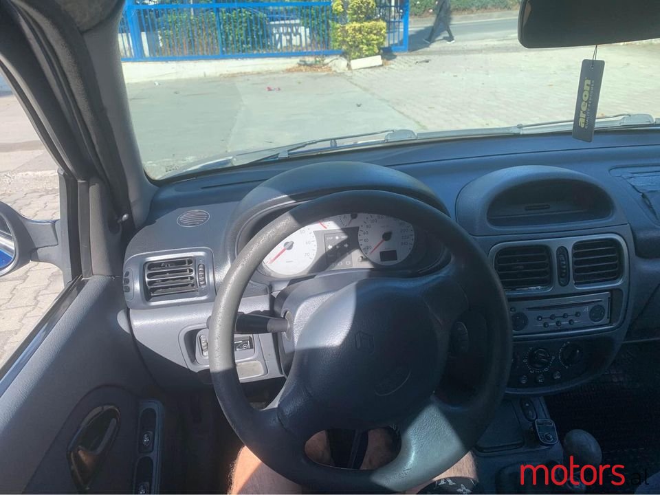 2001' Renault Clio photo #7