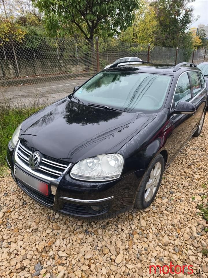 2008' Volkswagen Golf photo #5