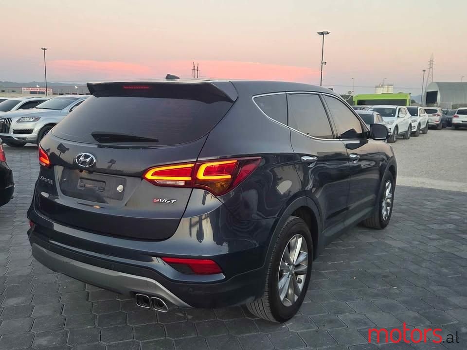 2016' Hyundai Santa Fe photo #3