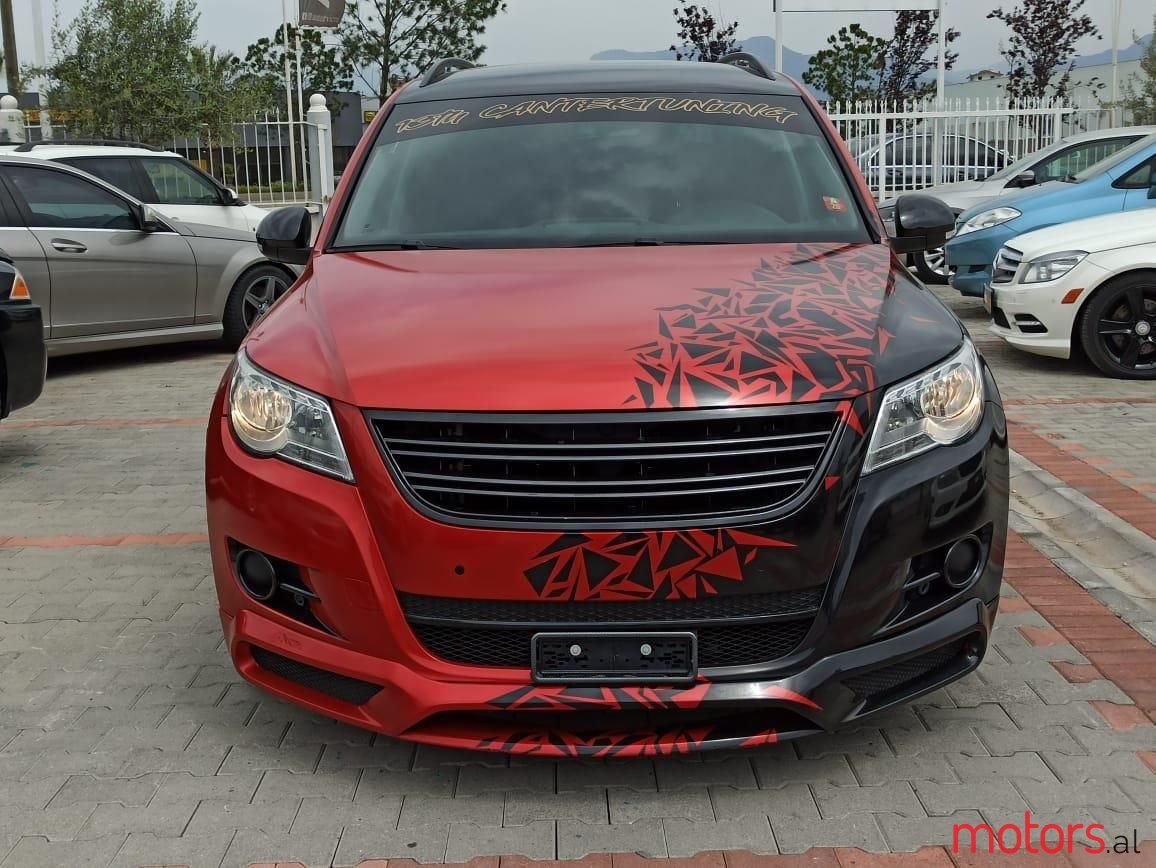 2010' Volkswagen Tiguan photo #3