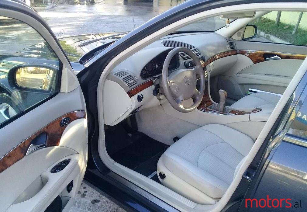2002' Mercedes-Benz E 220 photo #1