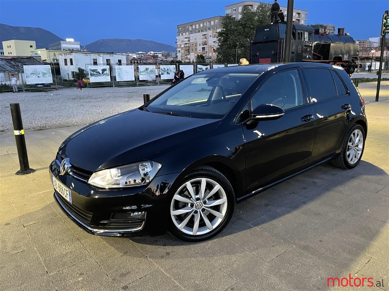 2013' Volkswagen Golf photo #1