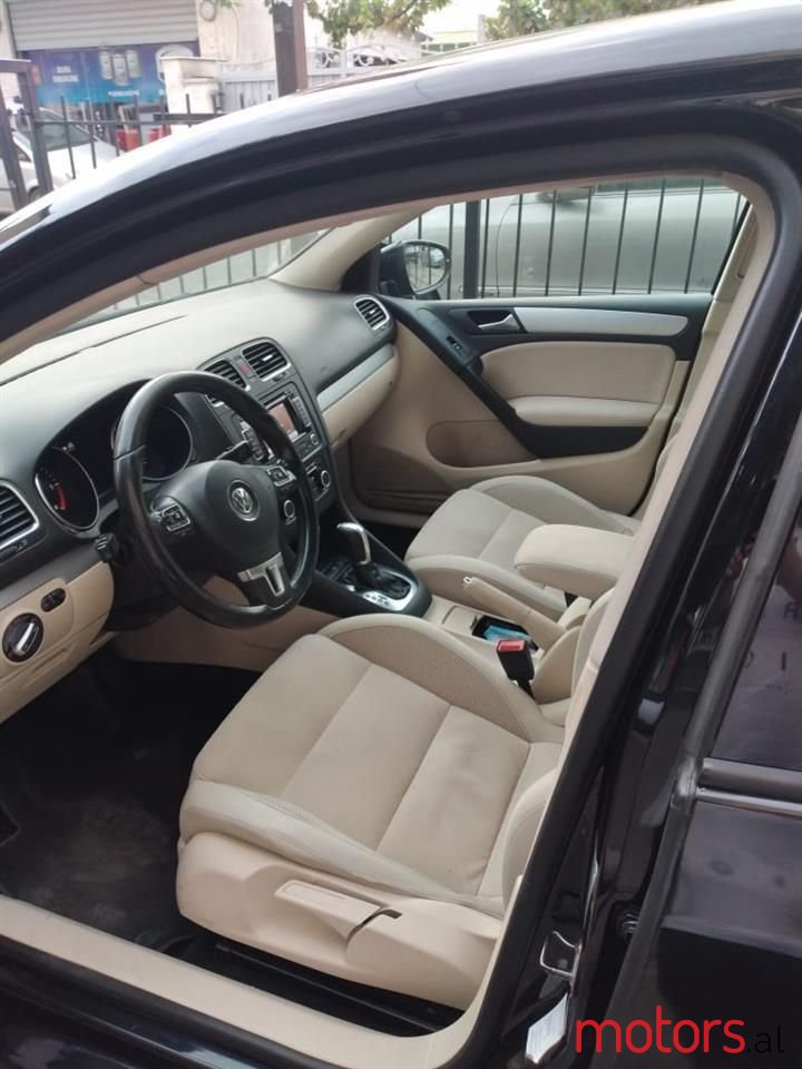 2011' Volkswagen Golf photo #3