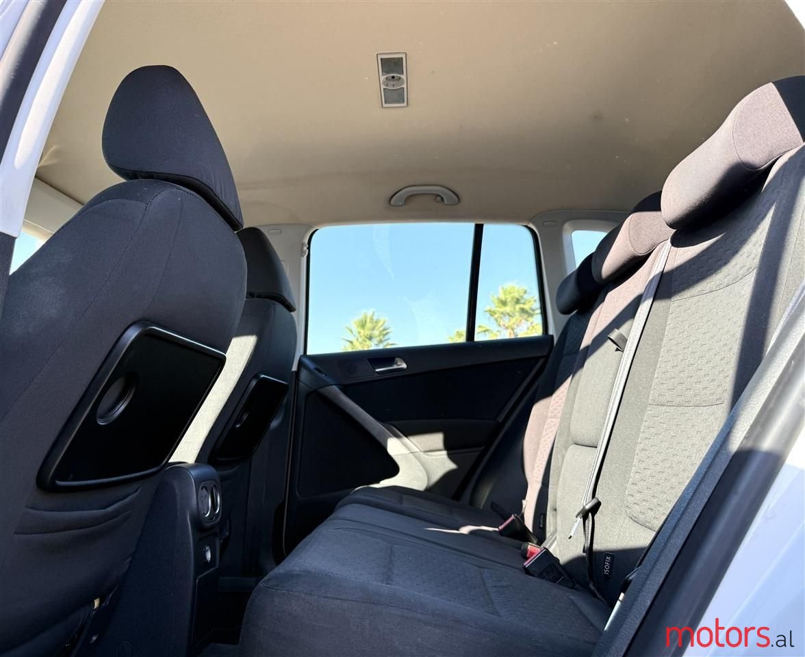 2009' Volkswagen Tiguan photo #3