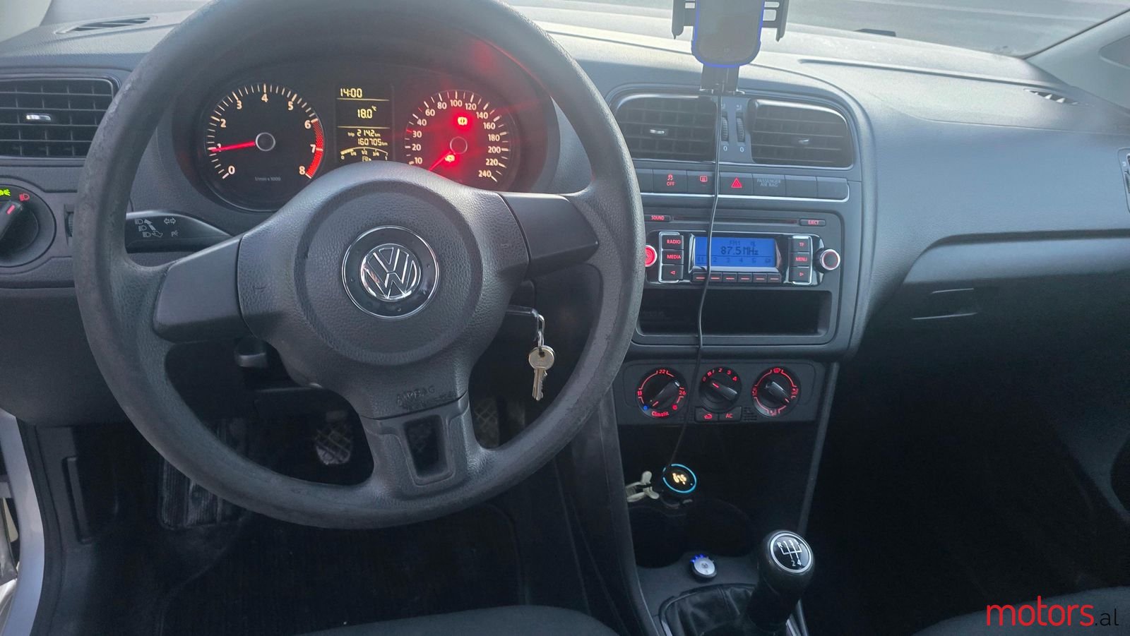 2010' Volkswagen Polo photo #3