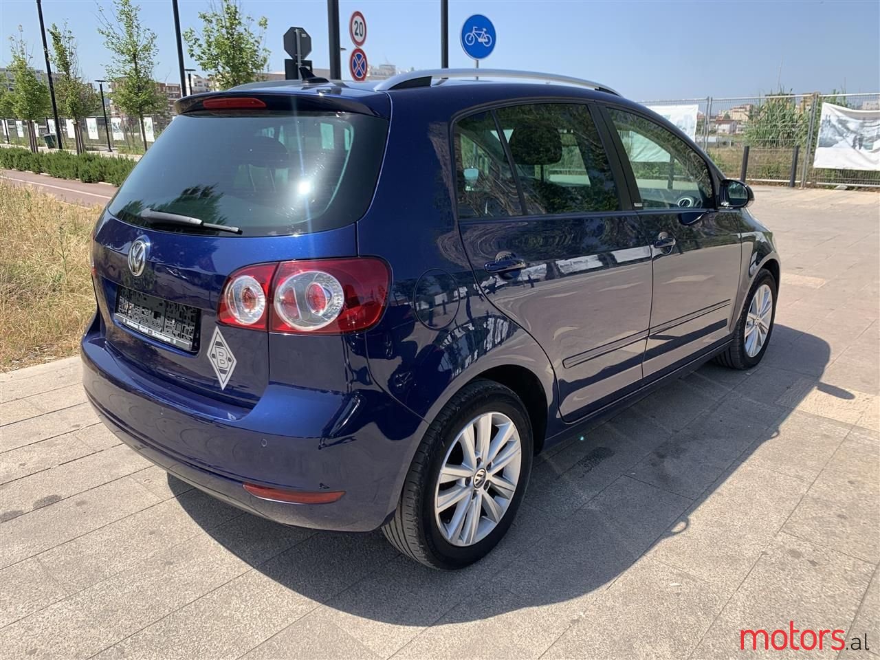 2011' Volkswagen Golf Plus photo #6