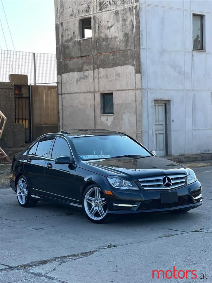 2012' Mercedes-Benz 300 photo #2