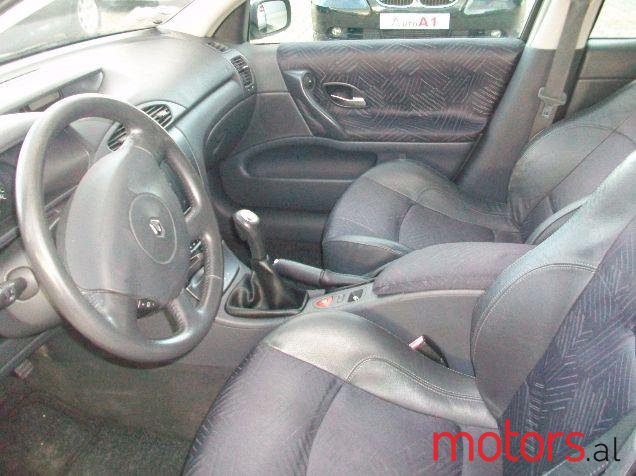 2003' Renault Laguna photo #2