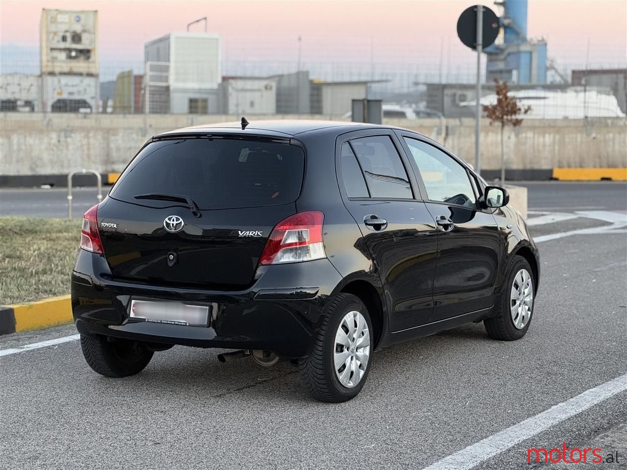 2010' Toyota Yaris photo #4