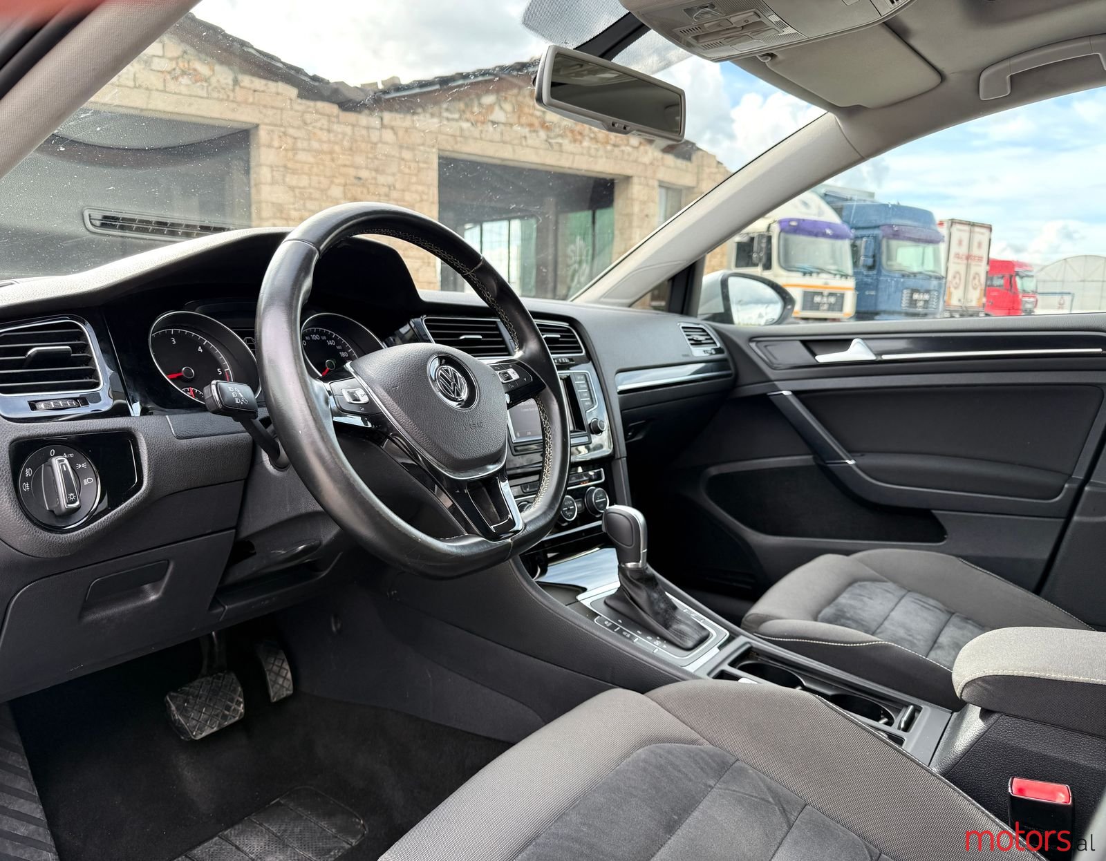 2014' Volkswagen Golf photo #3