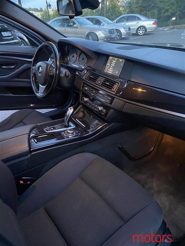 2011' BMW 520 photo #6