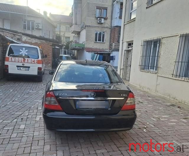 2006' Mercedes-Benz E 220 photo #2